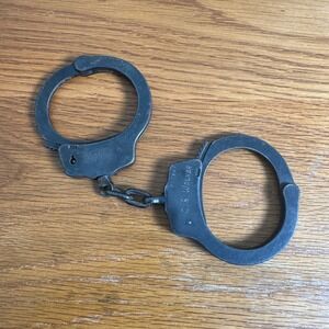 Vintage Smith & Wesson Handcuffs Blue Steel Law Enforcement 017949 no key